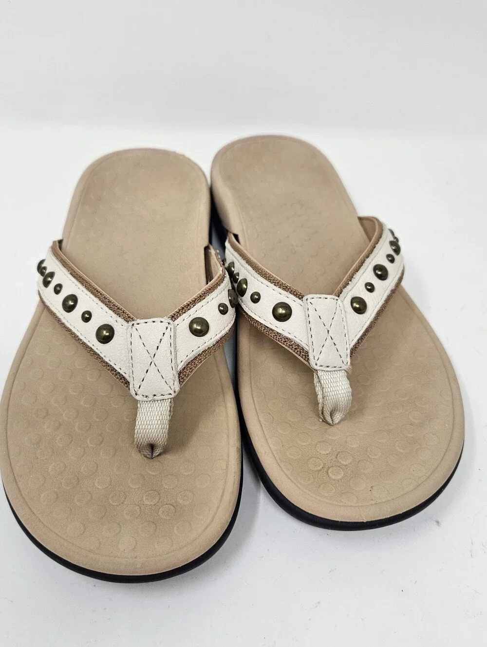 Vionic Womens Shoes Sz 6 Sandals Stud Beige Tan Thong SA